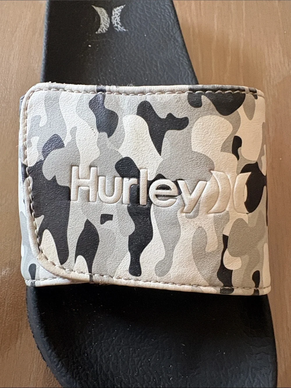 Hurley Kids Black Footbed with Gray Camo Adjustable Strap Slides
